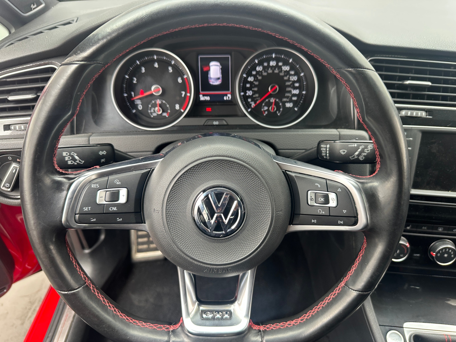 Thumbnail: 2017 Volkswagen Golf - 4