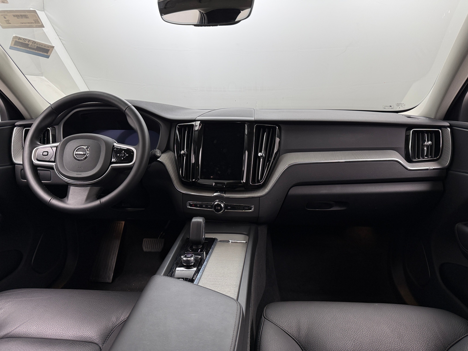 Thumbnail: 2025 Volvo XC60 - 2