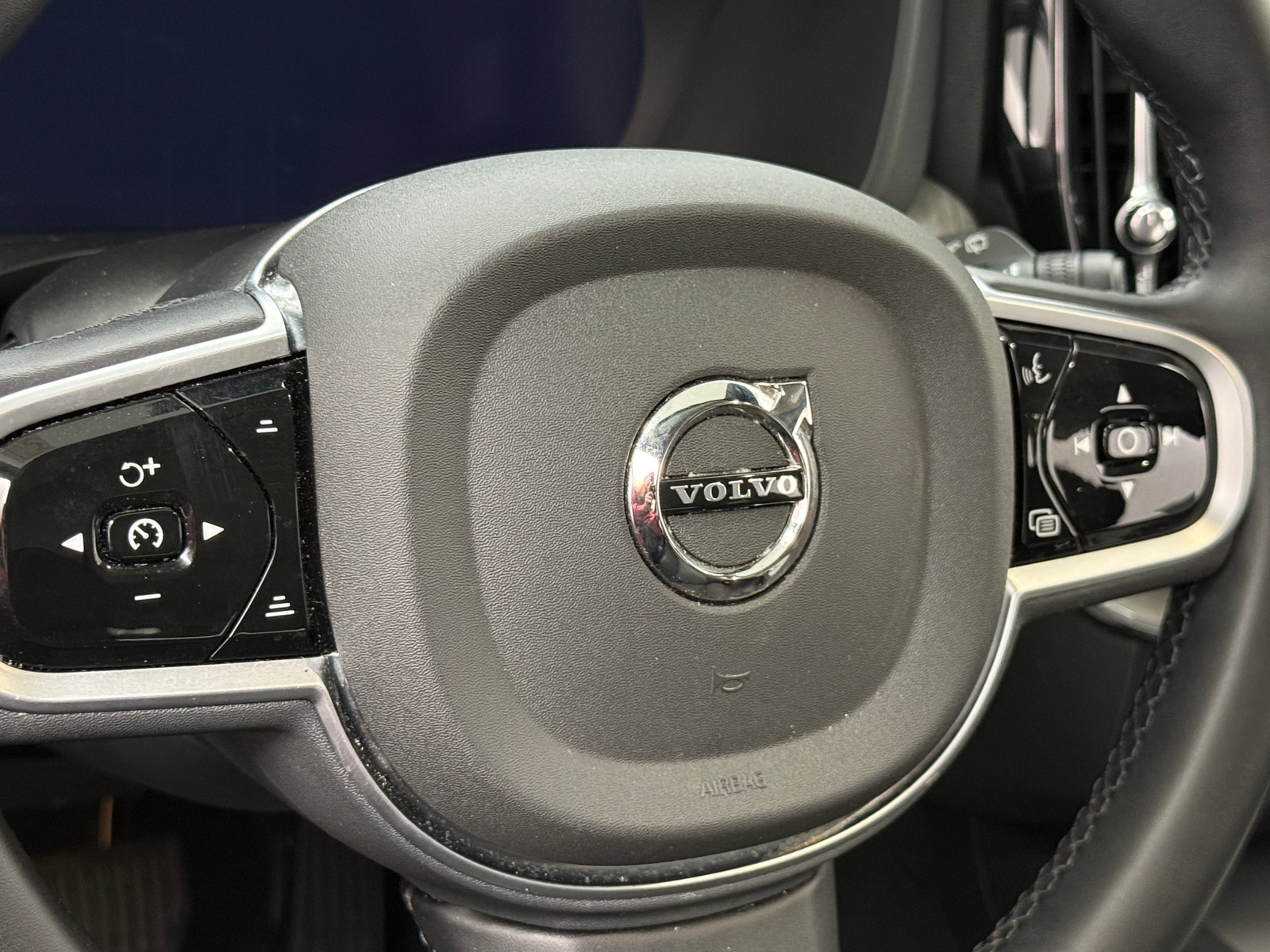 Thumbnail: 2025 Volvo XC60 - 4