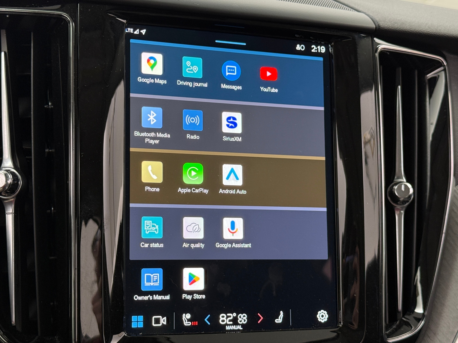 Thumbnail: 2025 Volvo XC60 - 3