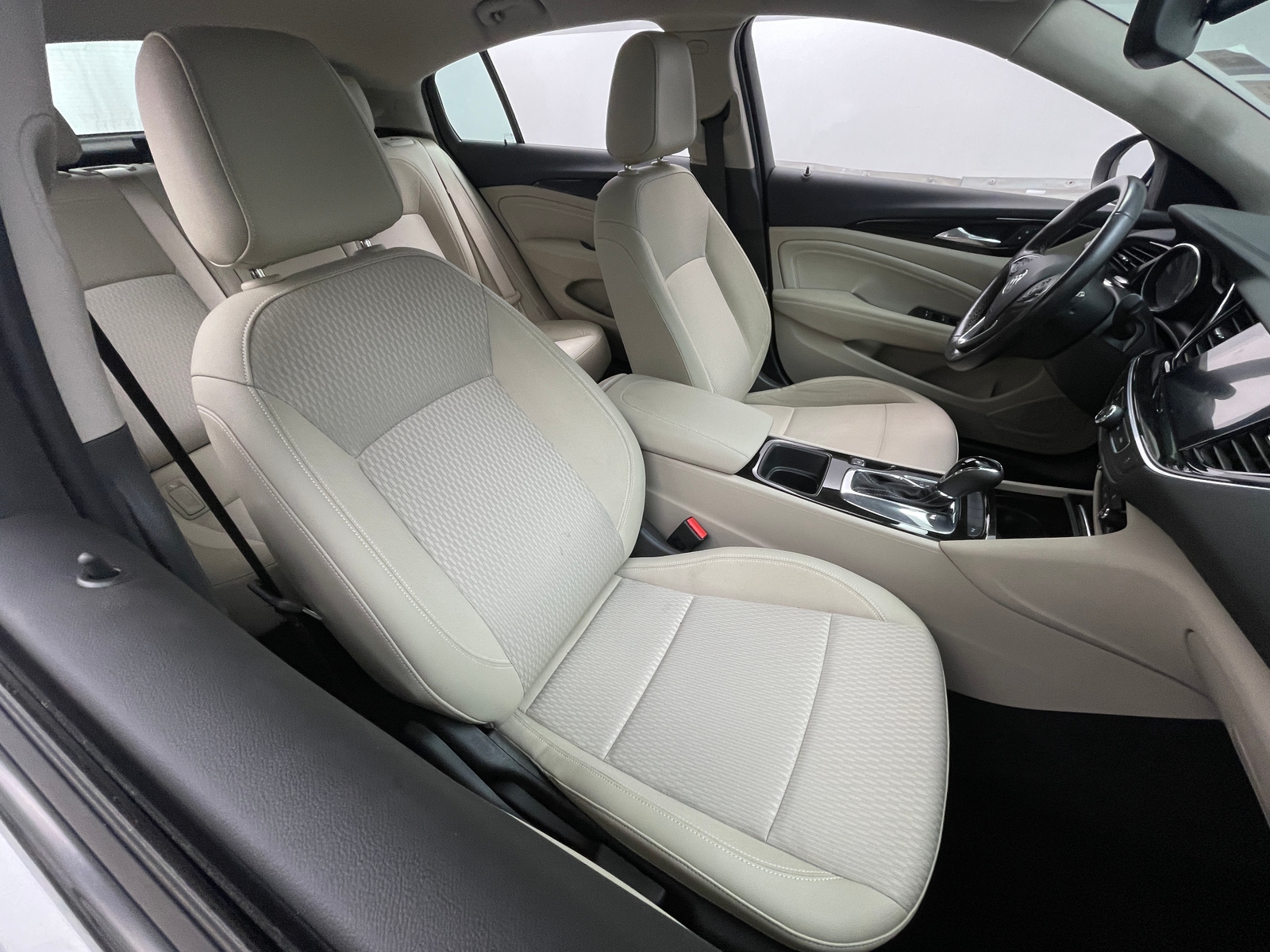 Thumbnail: 2018 Buick Regal - 2