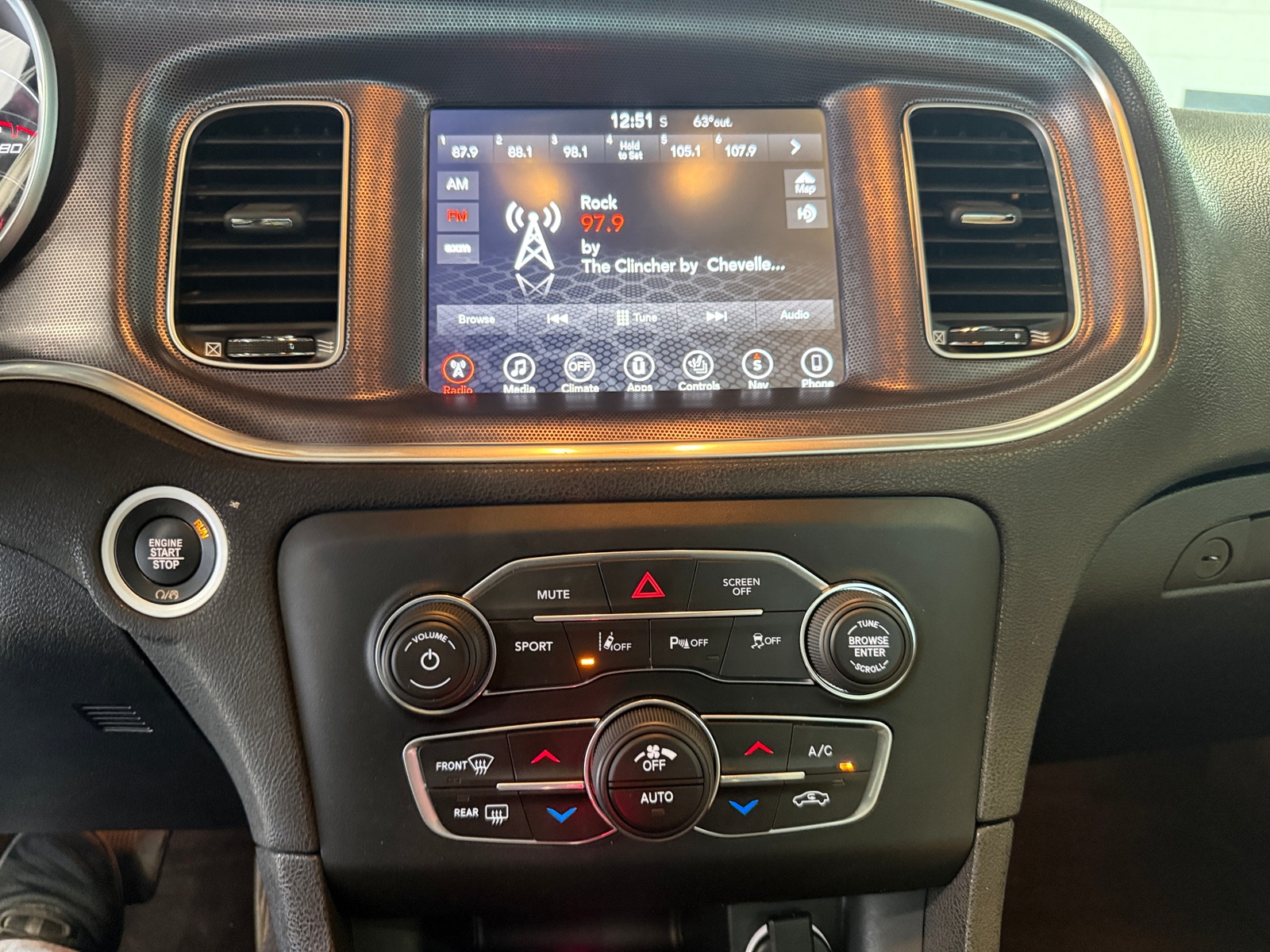 Thumbnail: 2017 Dodge Charger - 4