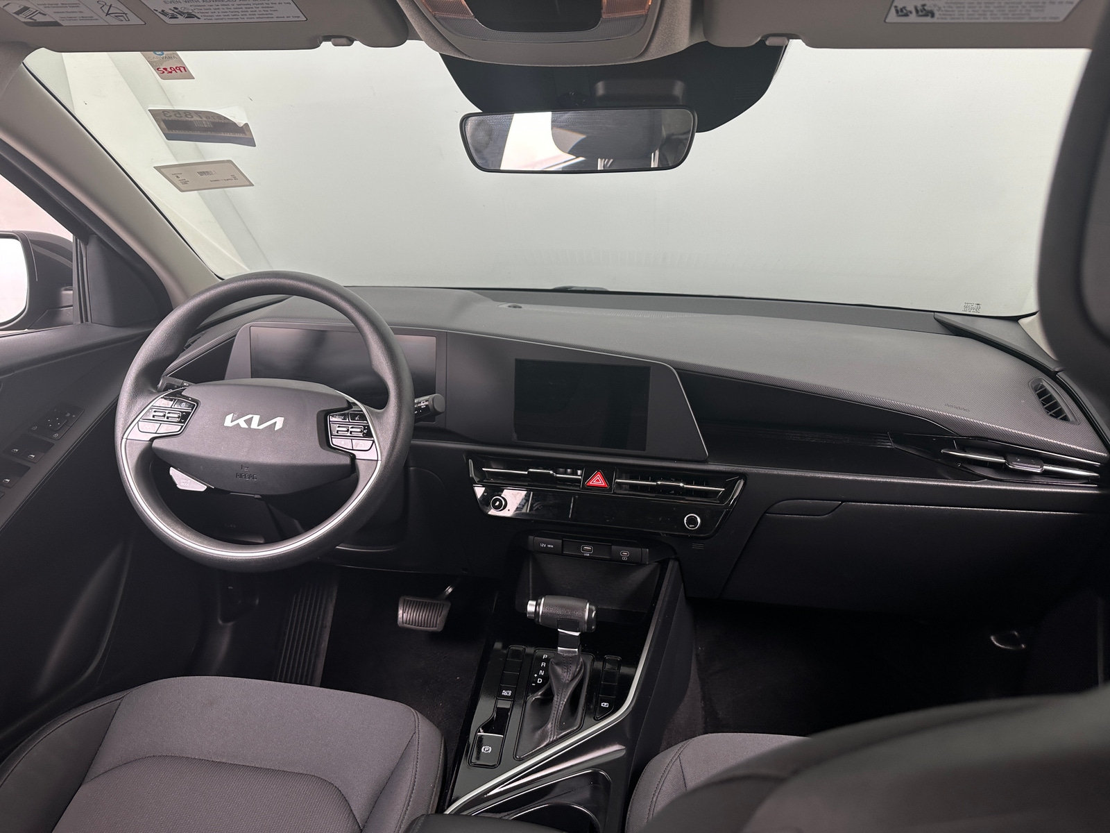 Thumbnail: 2023 Kia Niro - 3