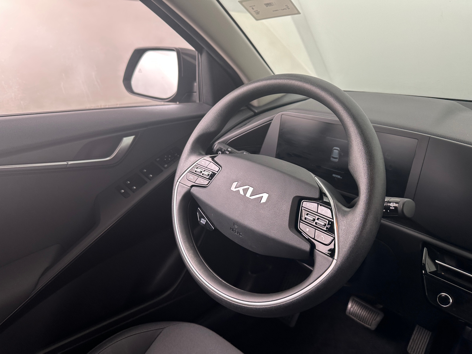Thumbnail: 2023 Kia Niro - 5