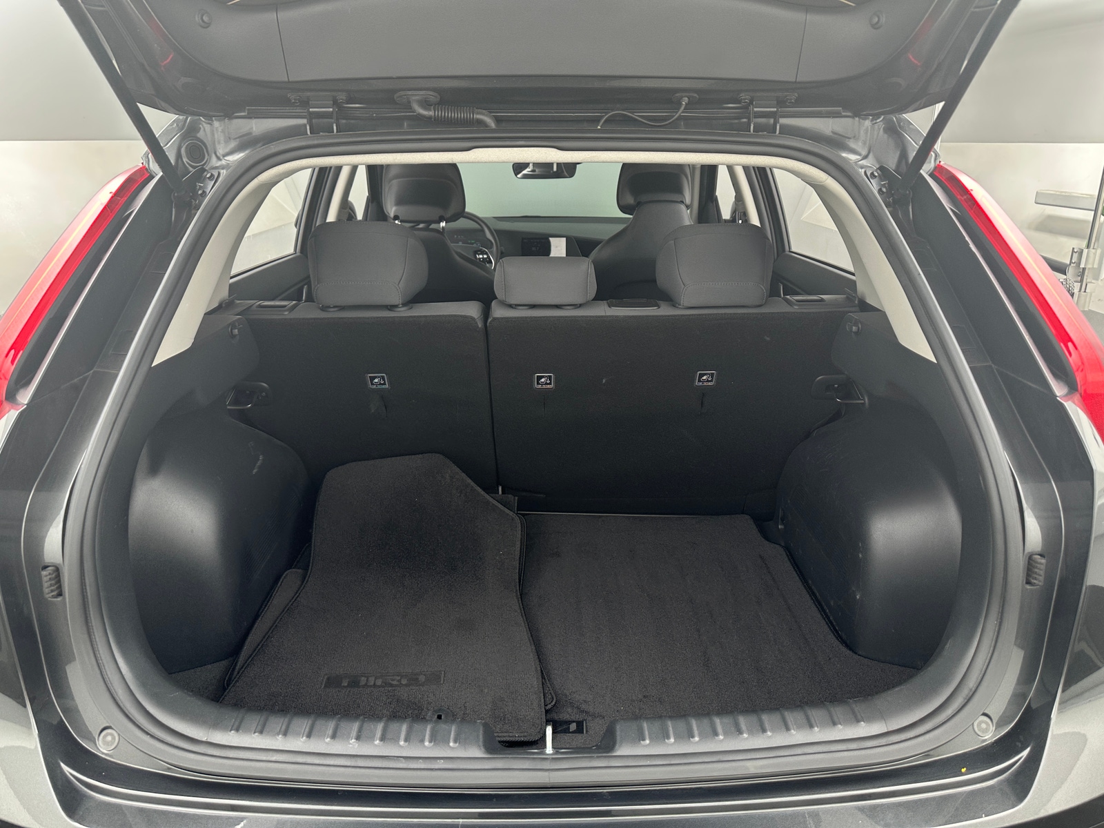 Thumbnail: 2023 Kia Niro - 7