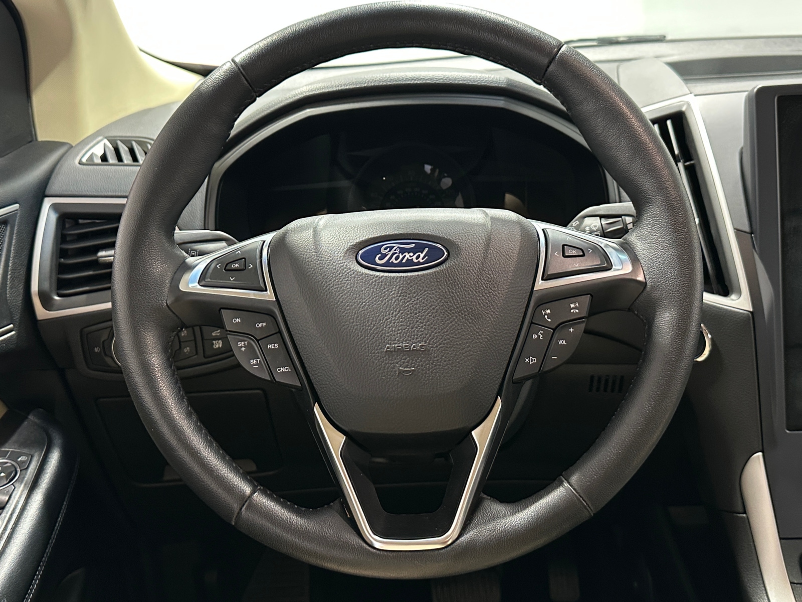 Thumbnail: 2022 Ford Edge - 4