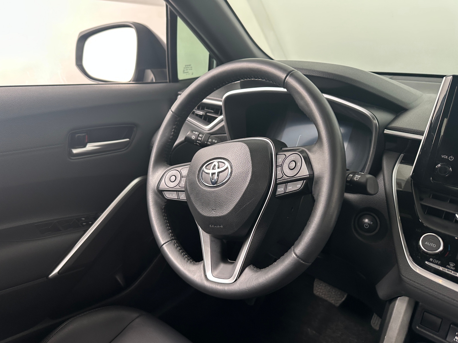 Thumbnail: 2024 Toyota Corolla Cross - 4