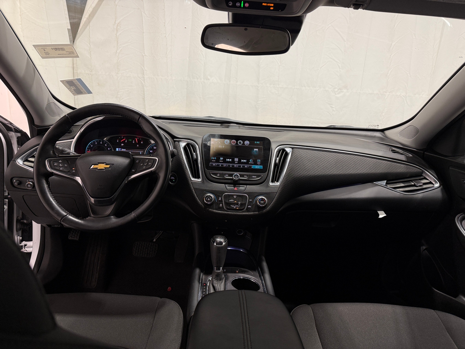 Thumbnail: 2018 Chevrolet Malibu - 3