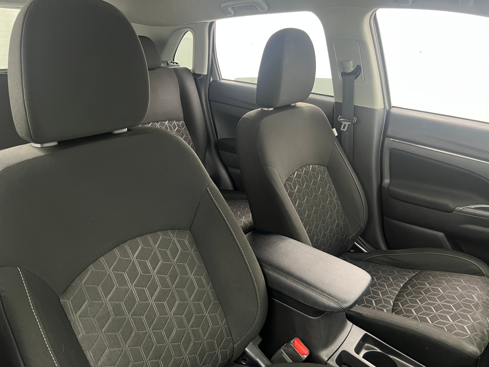 Thumbnail: 2023 Mitsubishi Outlander Sport - 2