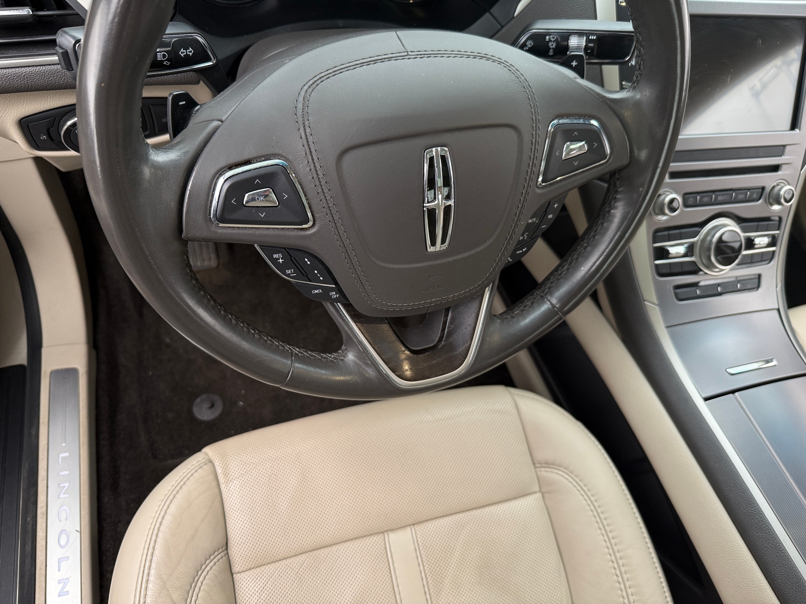 Thumbnail: 2017 Lincoln MKZ - 4