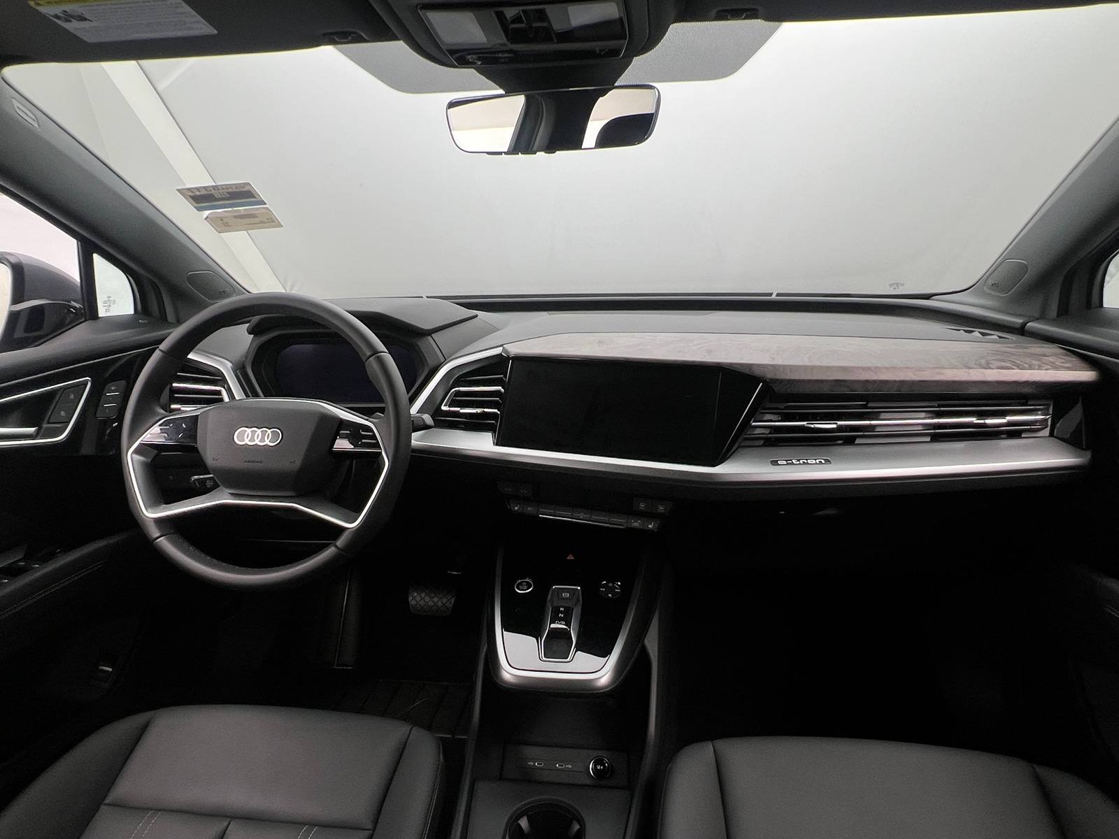 Thumbnail: 2025 Audi Q4 e-tron - 2