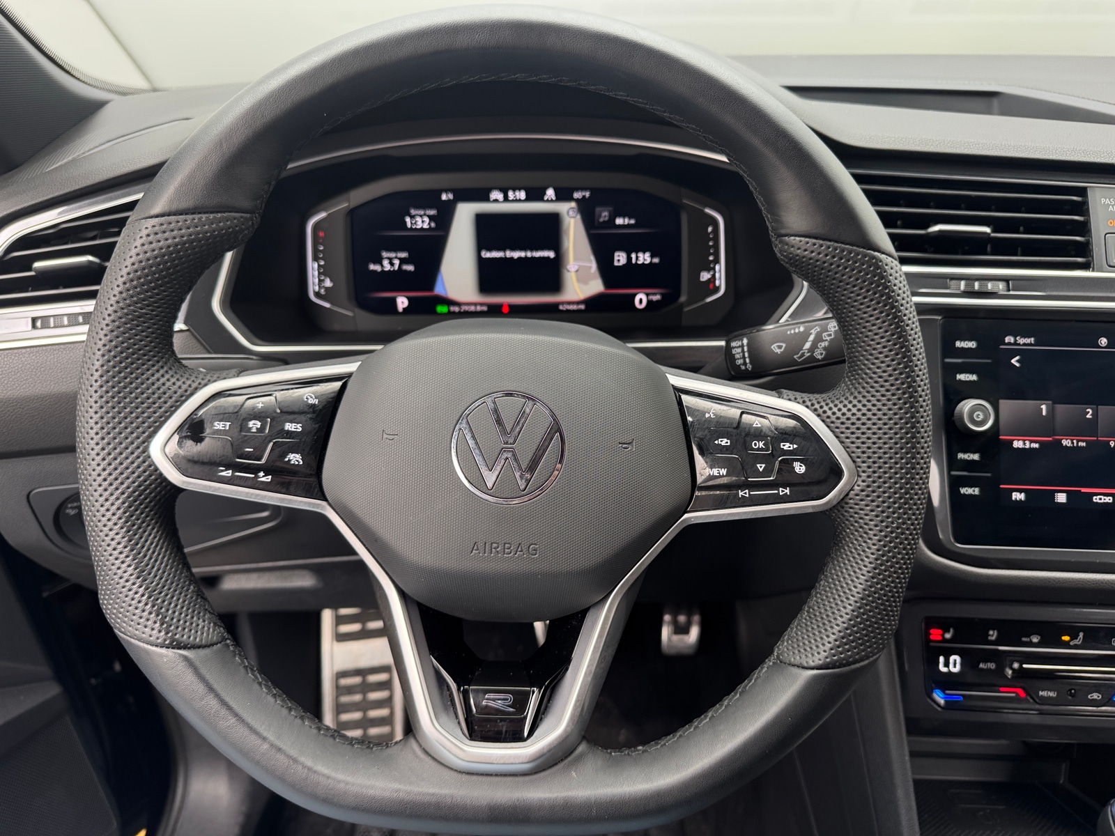 Thumbnail: 2022 Volkswagen Tiguan - 4