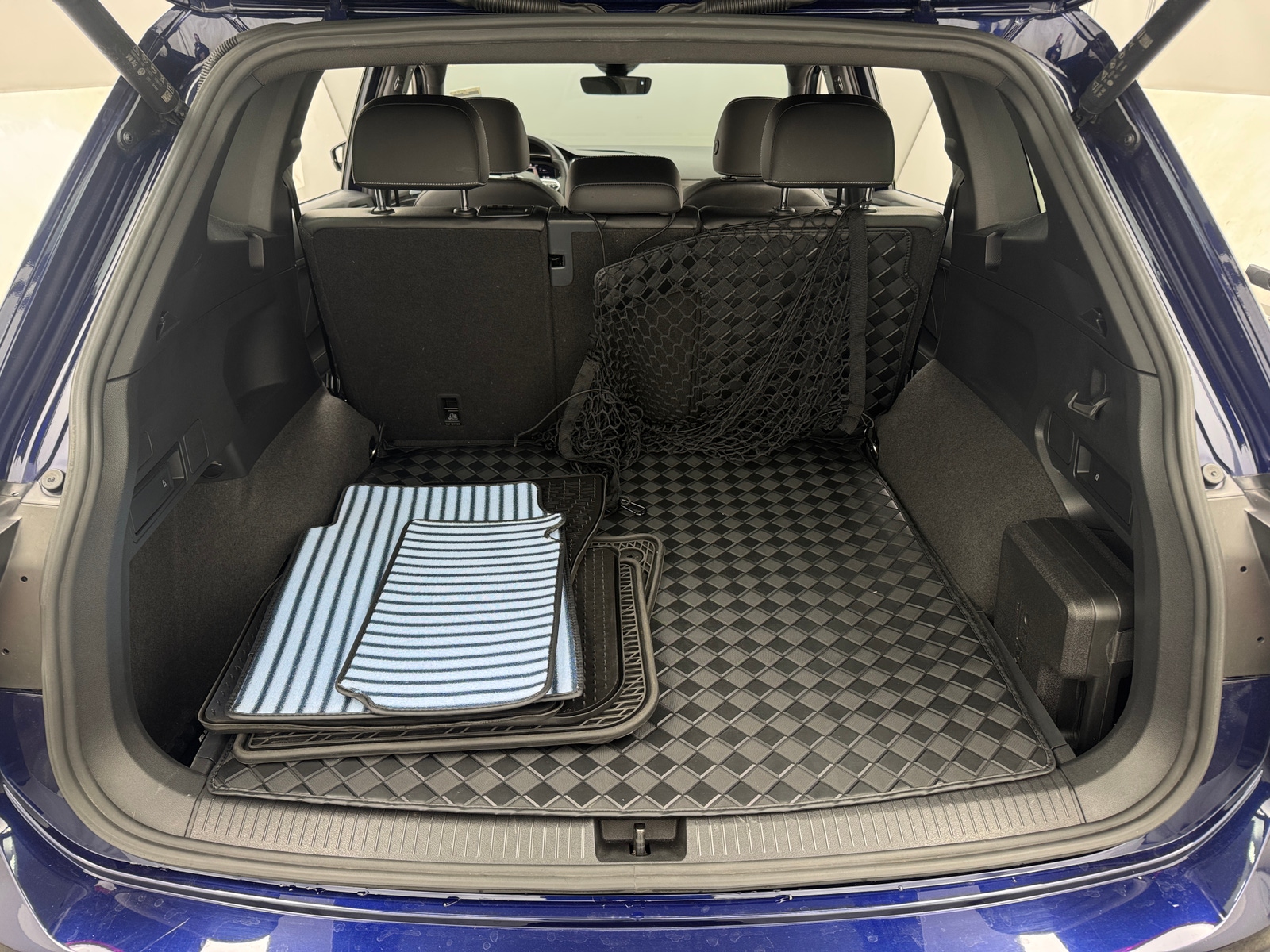 Thumbnail: 2022 Volkswagen Tiguan - 6