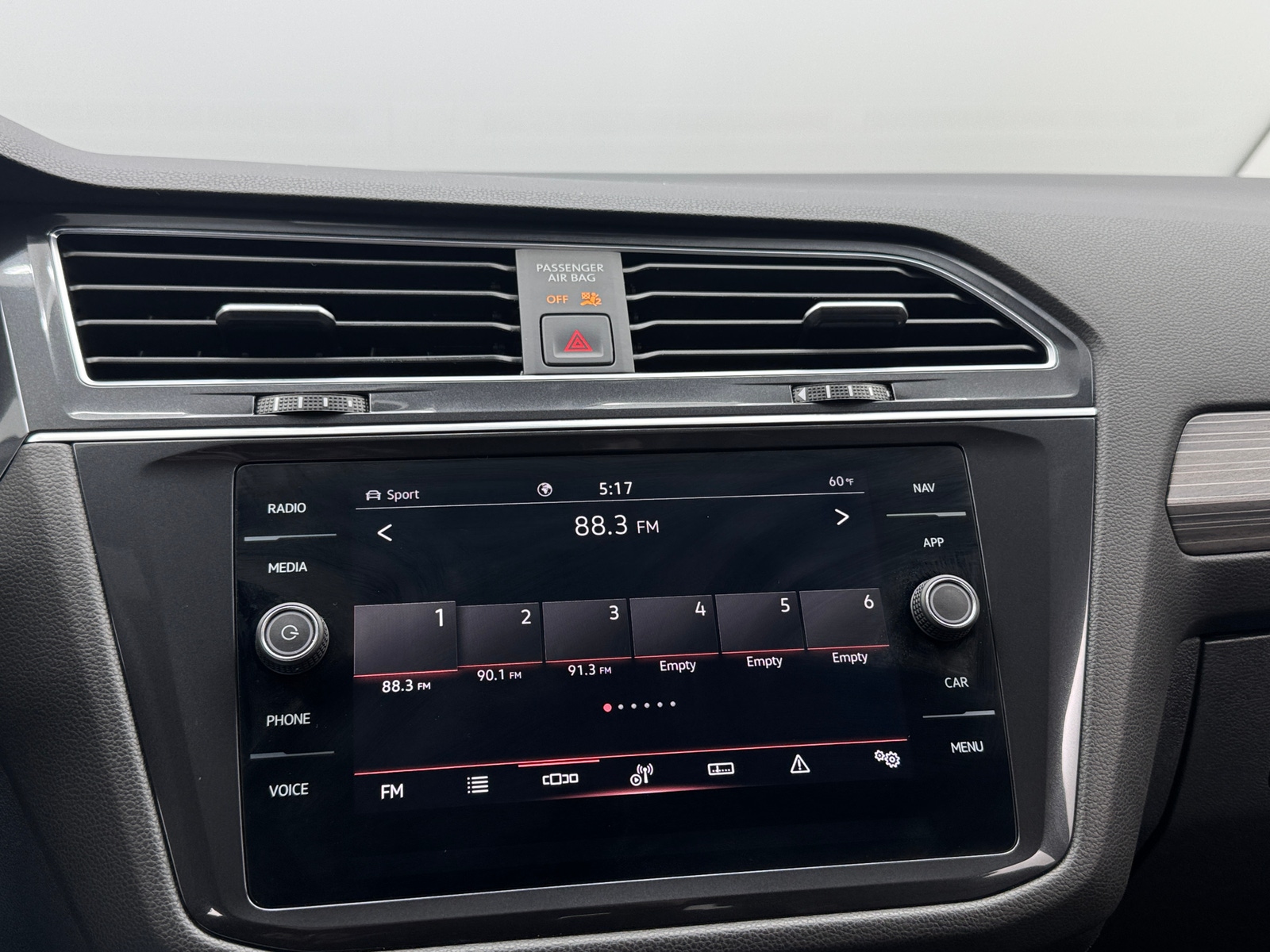 Thumbnail: 2022 Volkswagen Tiguan - 3