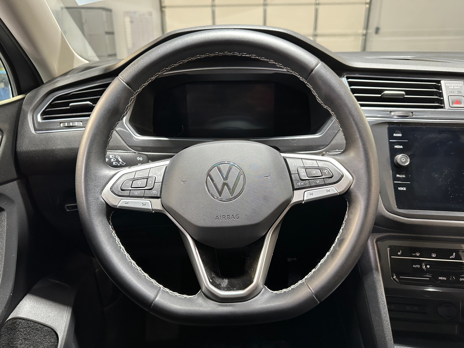 Thumbnail: 2022 Volkswagen Tiguan - 5