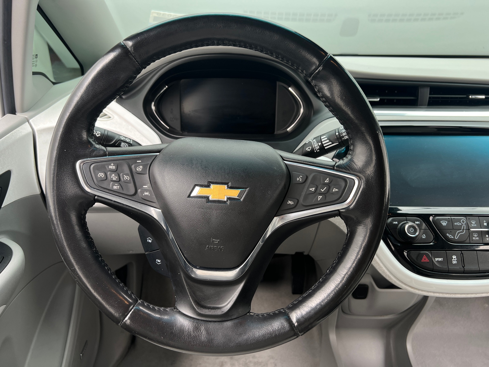 Thumbnail: 2019 Chevrolet Bolt EV - 4