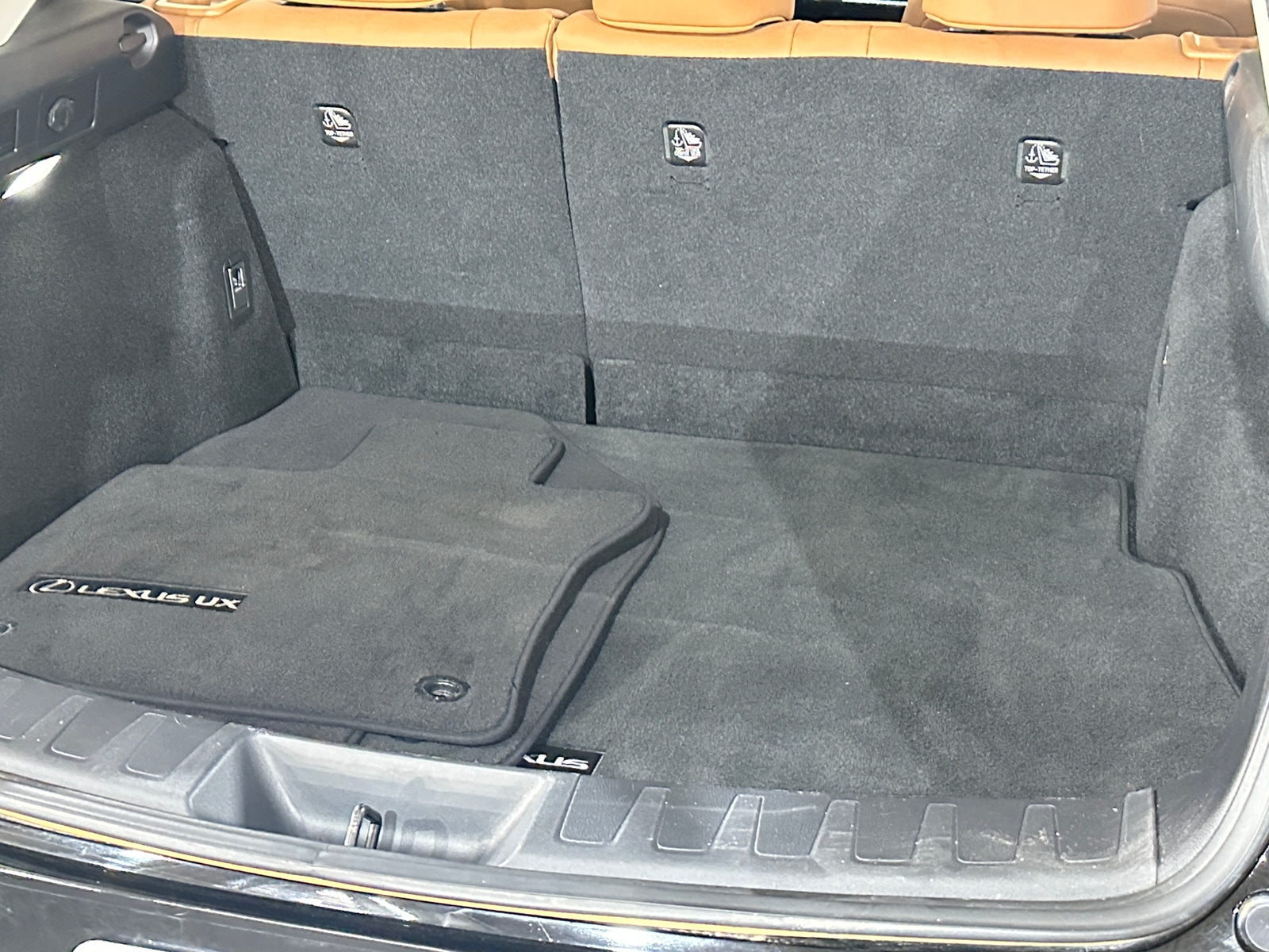 Thumbnail: 2021 Lexus UX - 6