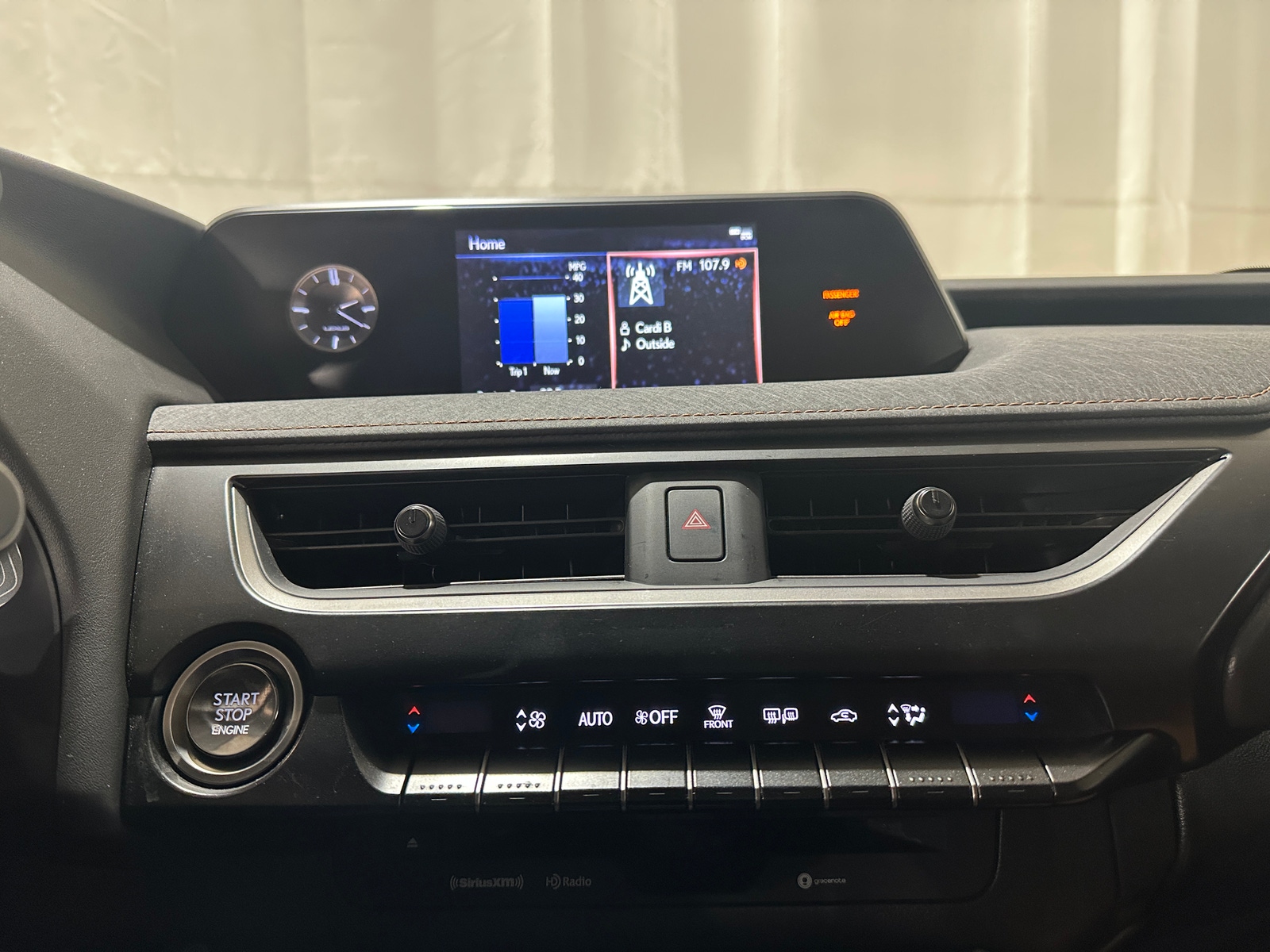 Thumbnail: 2021 Lexus UX - 3