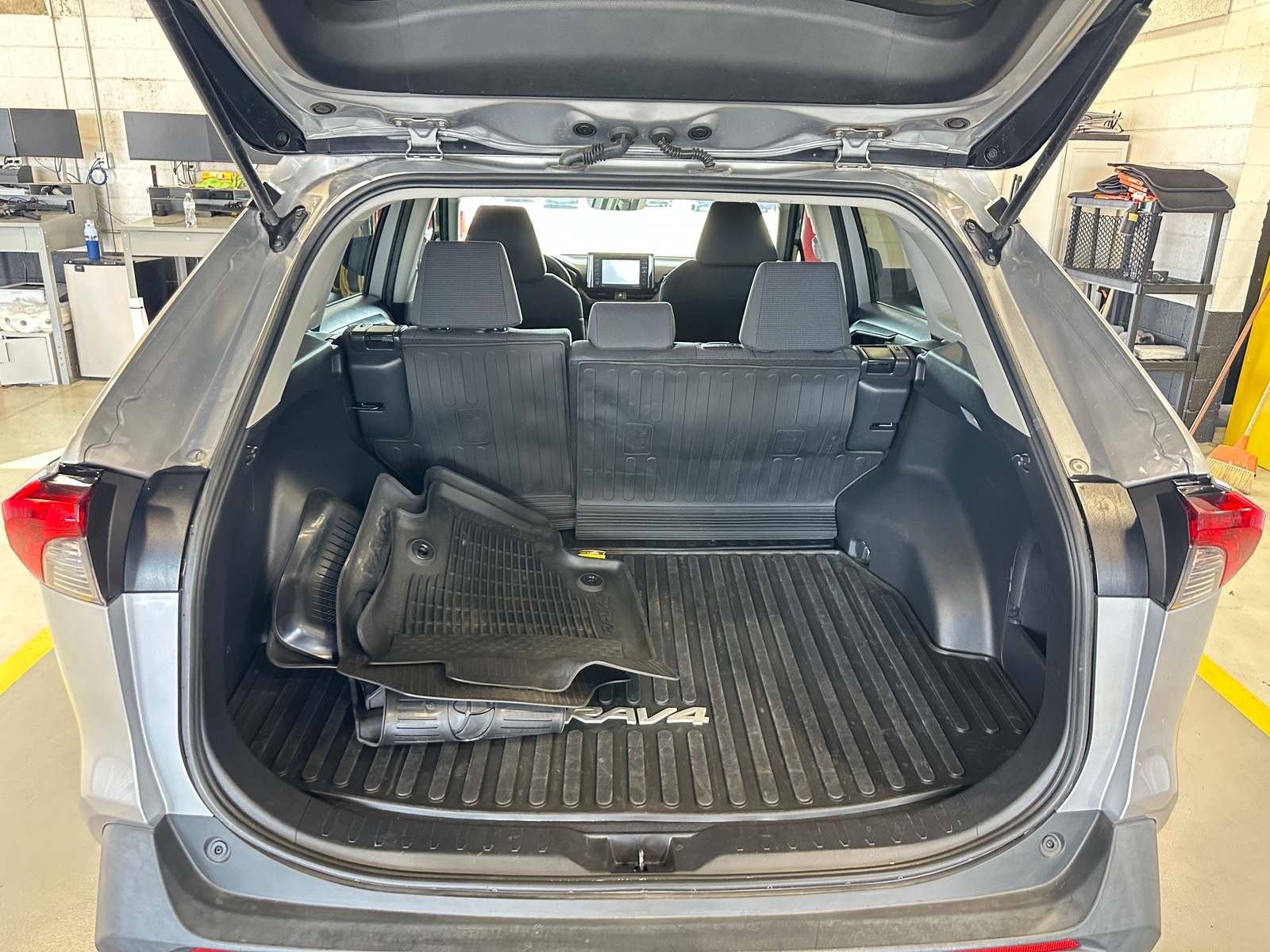 Thumbnail: 2021 Toyota RAV4 - 7