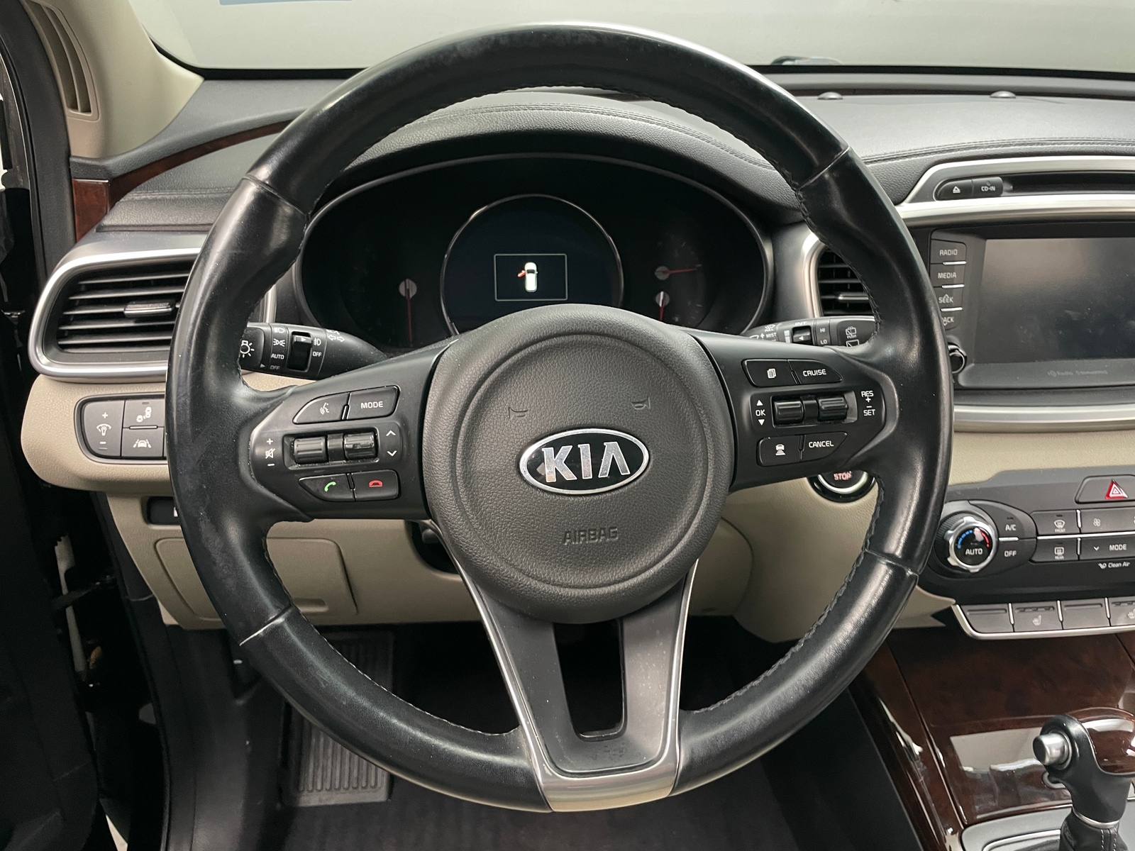 Thumbnail: 2017 Kia Sorento - 4