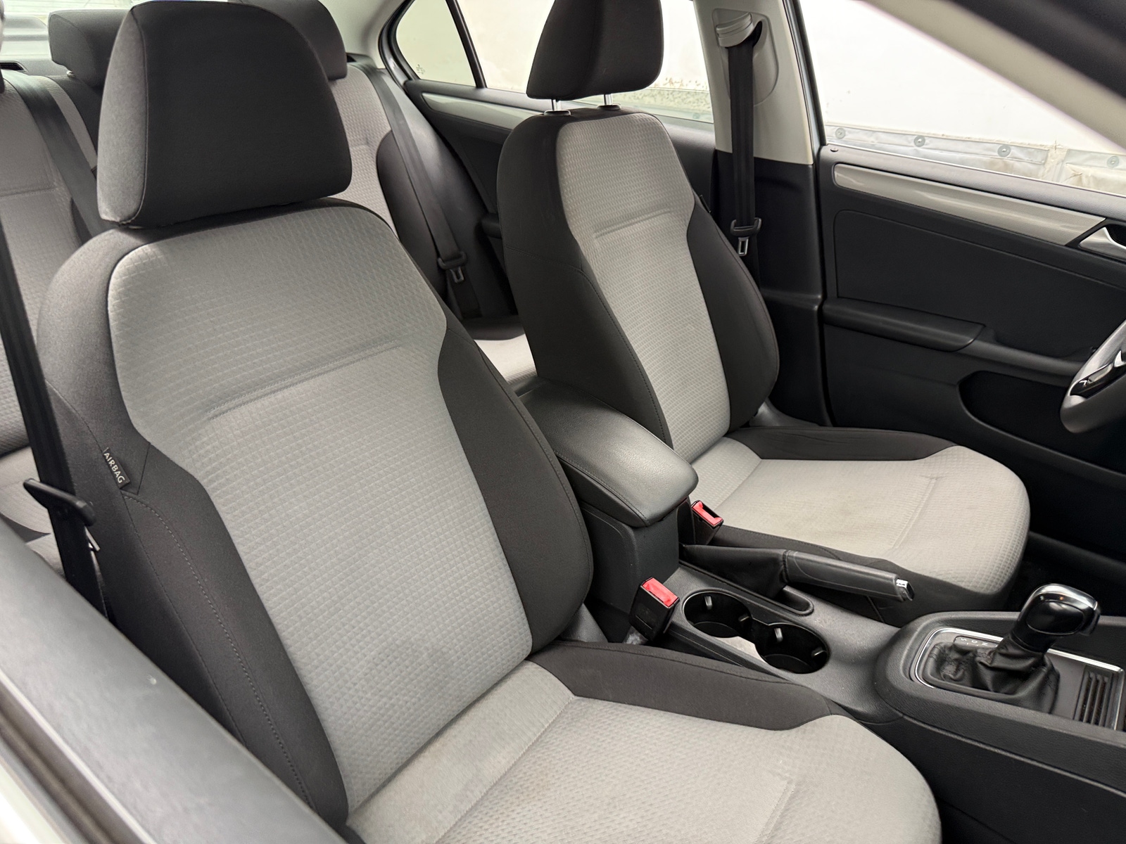 Thumbnail: 2017 Volkswagen Jetta - 2