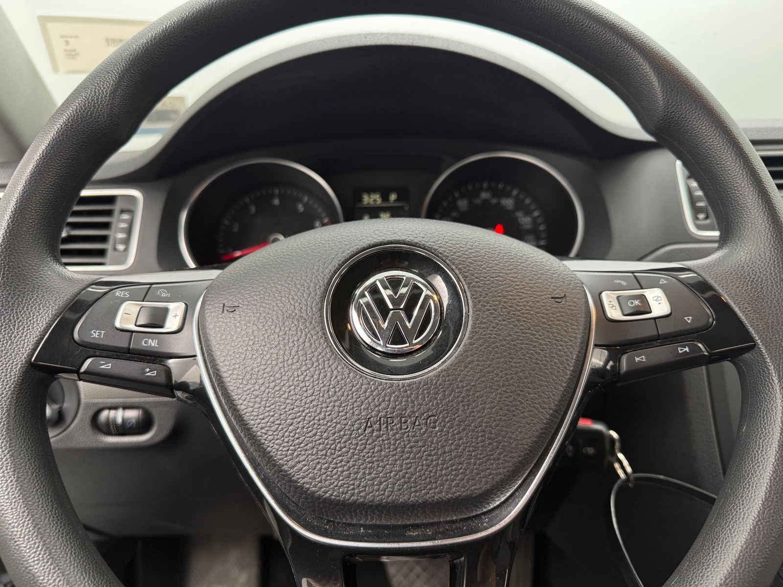 Thumbnail: 2017 Volkswagen Jetta - 5