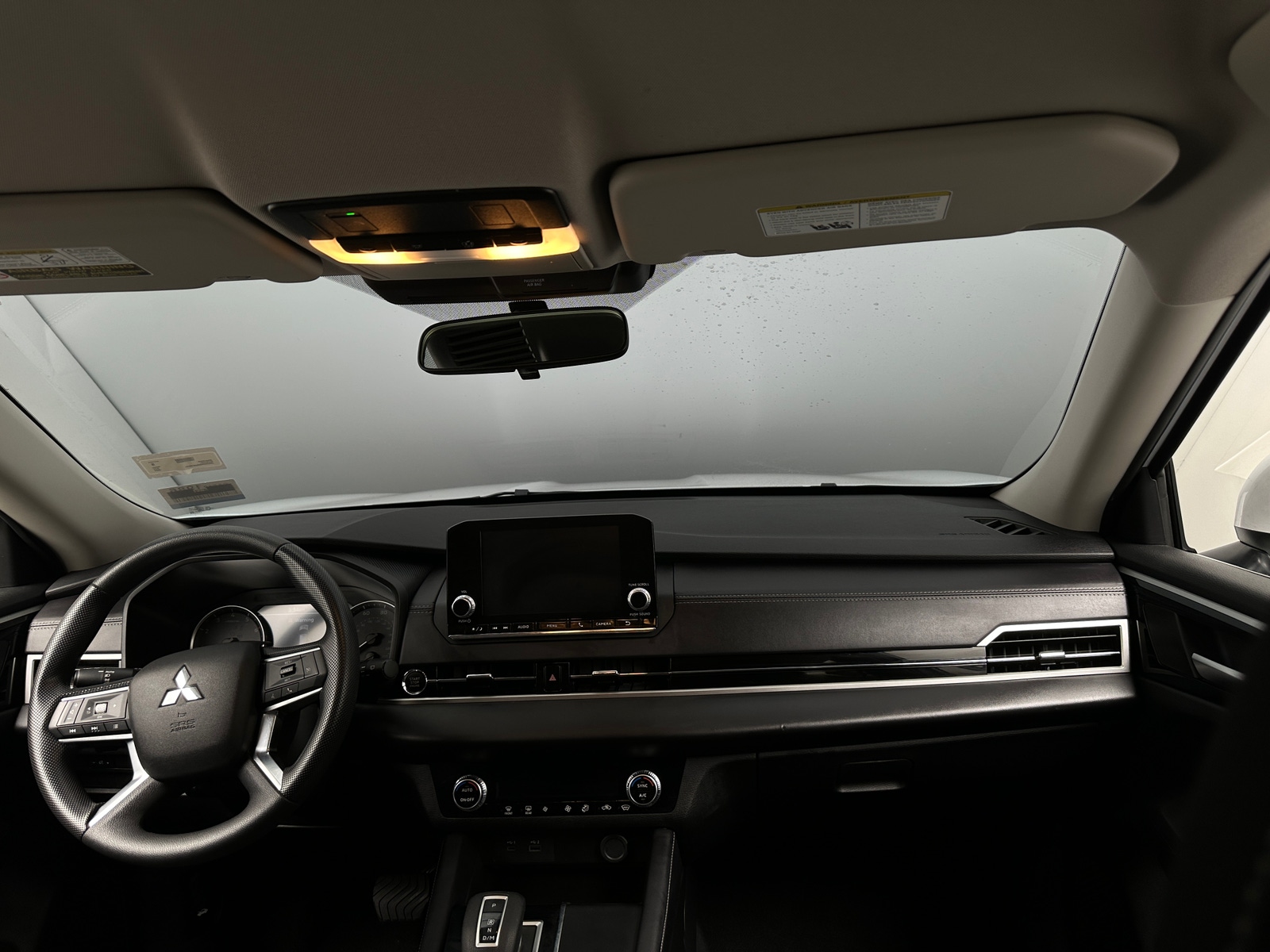 Thumbnail: 2024 Mitsubishi Outlander - 3