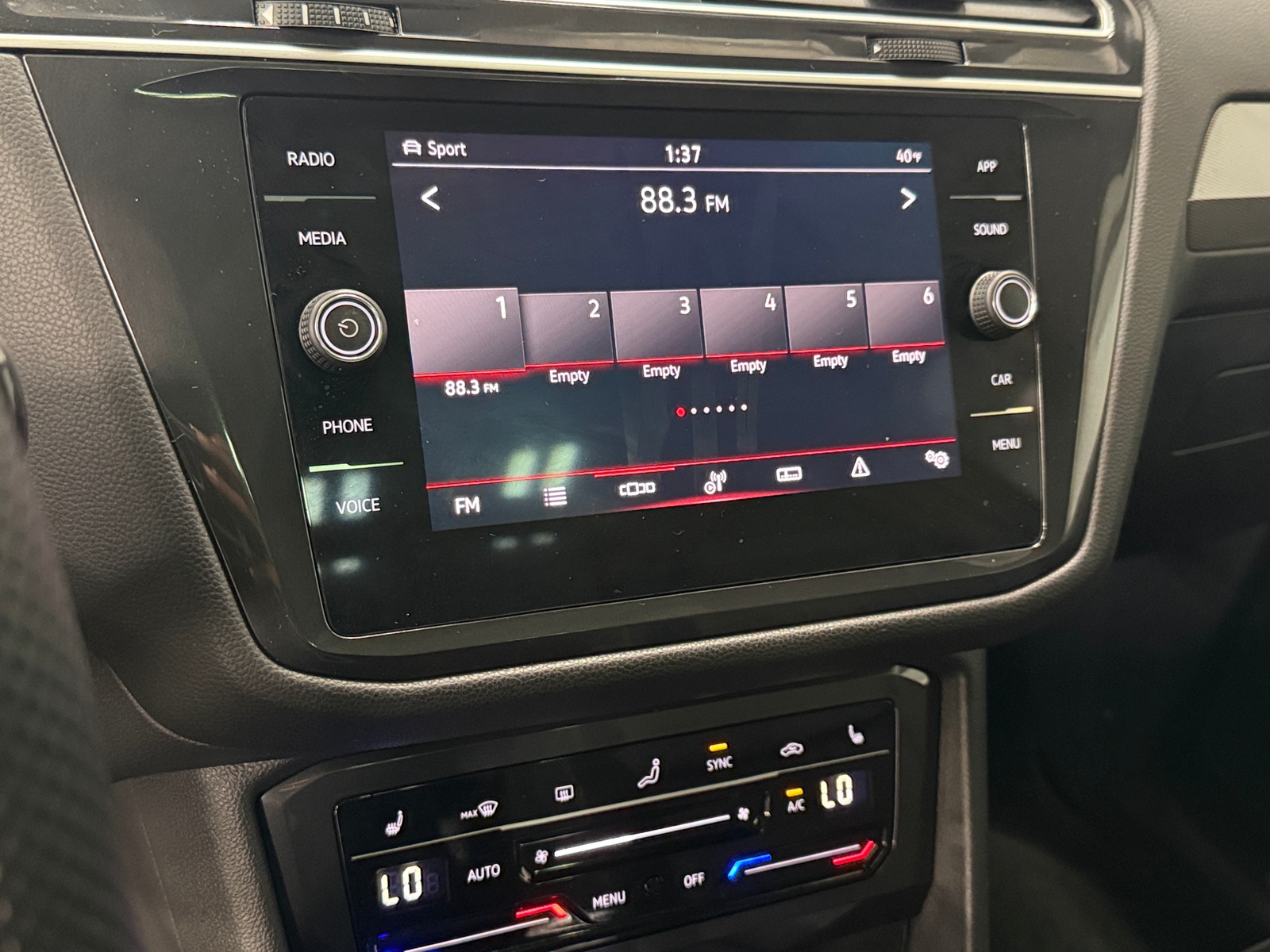 Thumbnail: 2024 Volkswagen Tiguan - 4