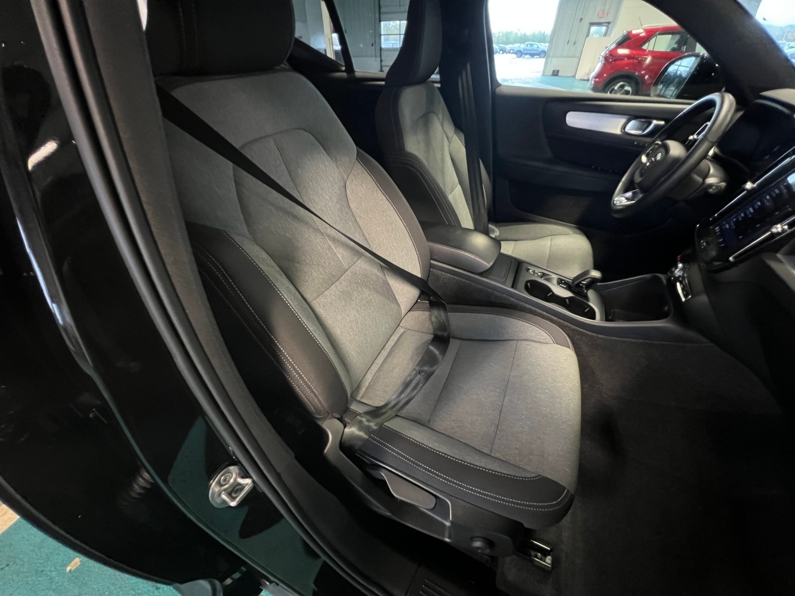 Thumbnail: 2024 Volvo XC40 - 2