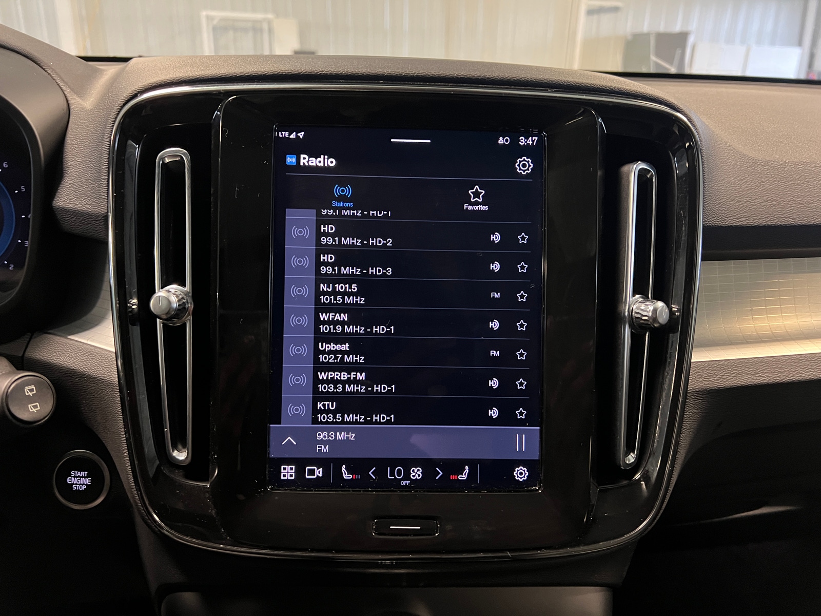 Thumbnail: 2024 Volvo XC40 - 4