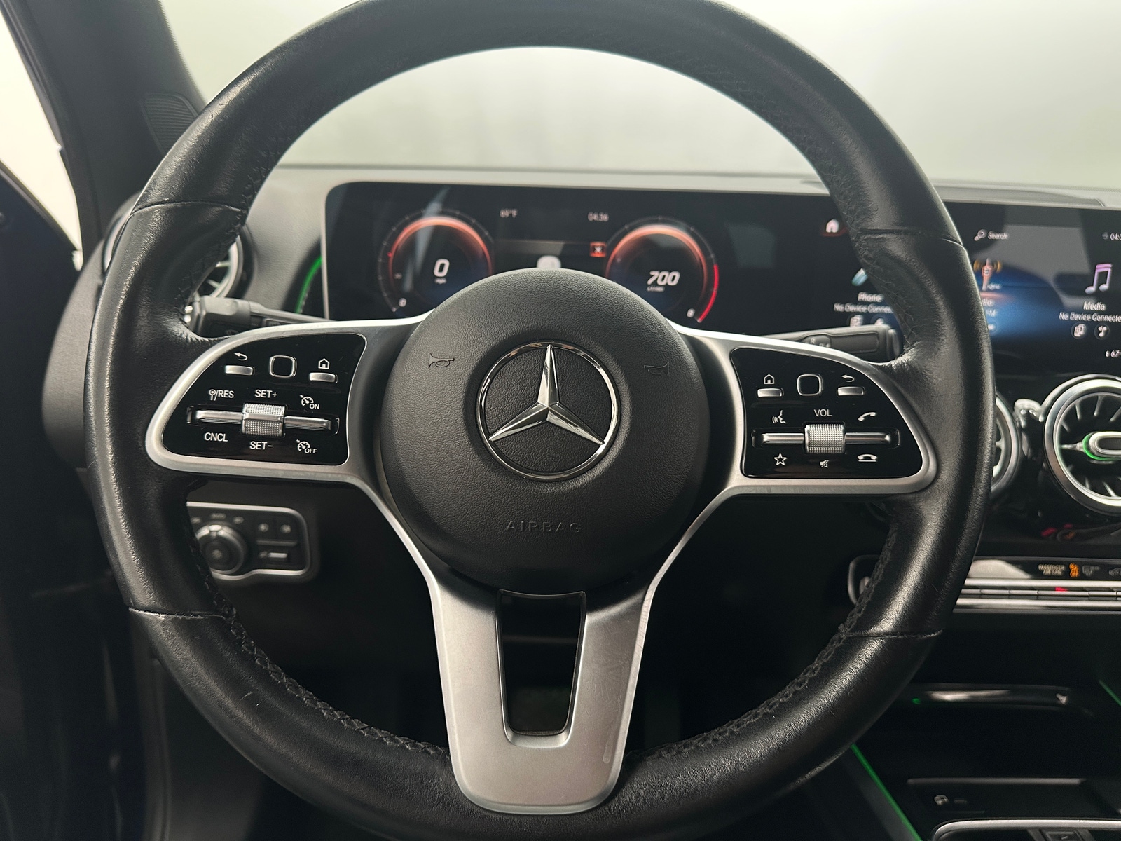 Thumbnail: 2021 Mercedes-Benz GLB - 4