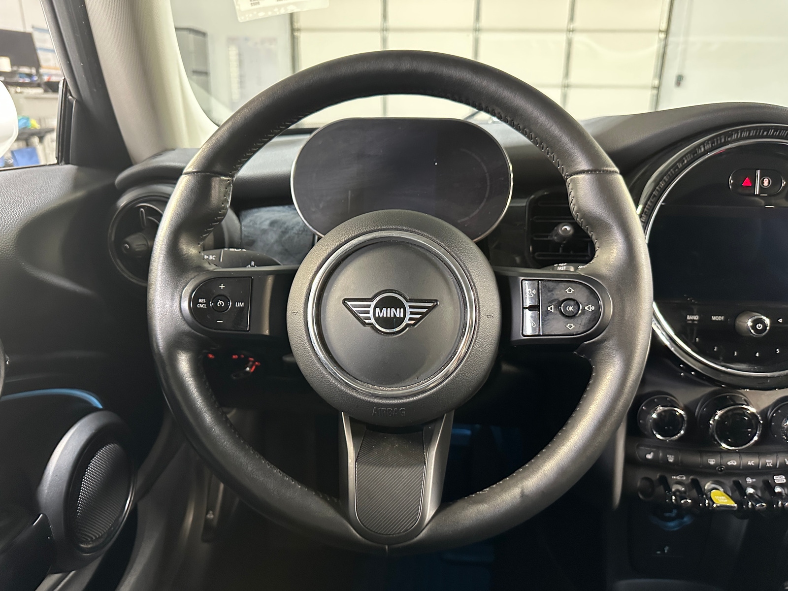 Thumbnail: 2022 MINI Cooper Hardtop - 4