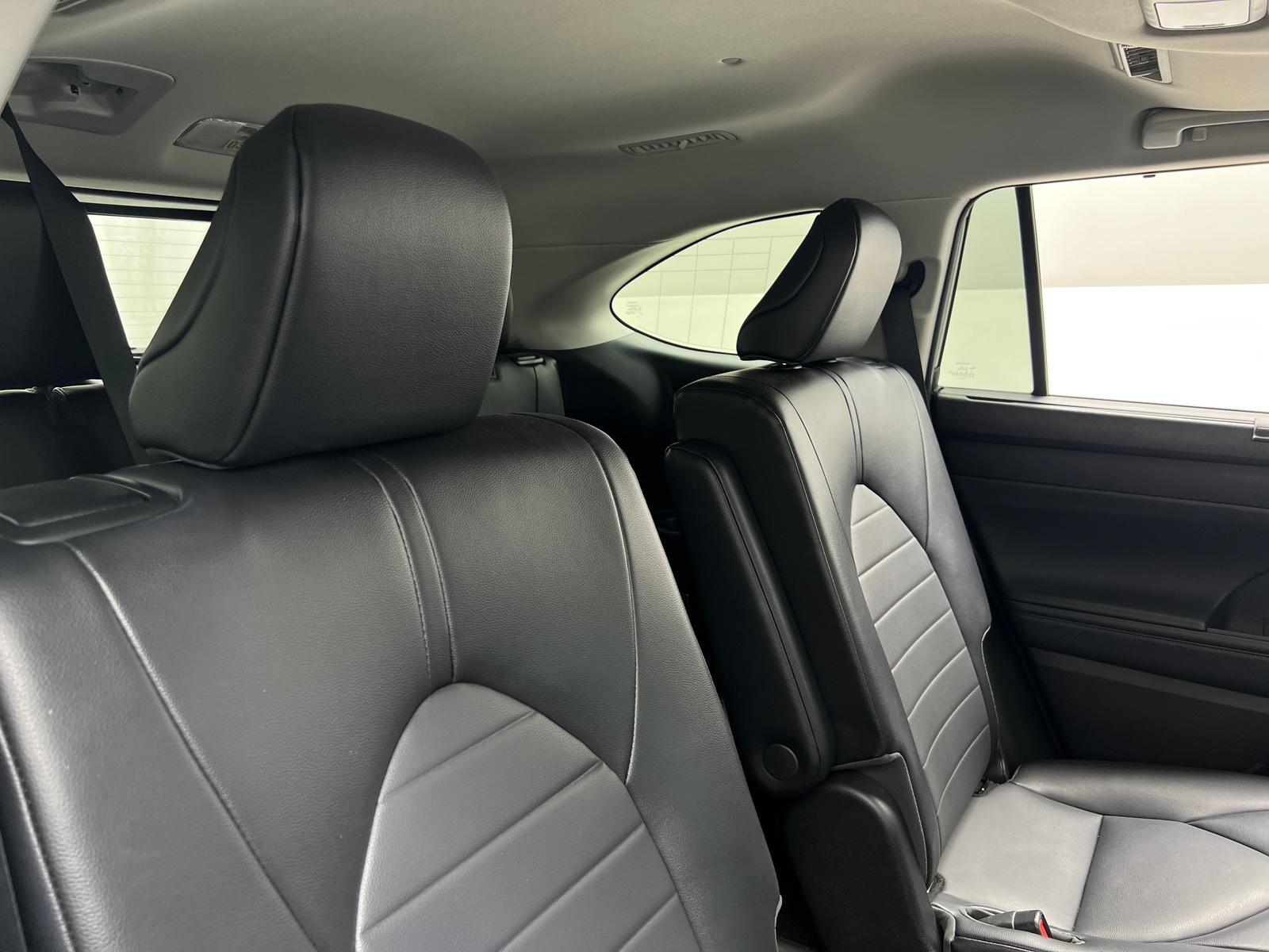 Thumbnail: 2022 Toyota Highlander - 5