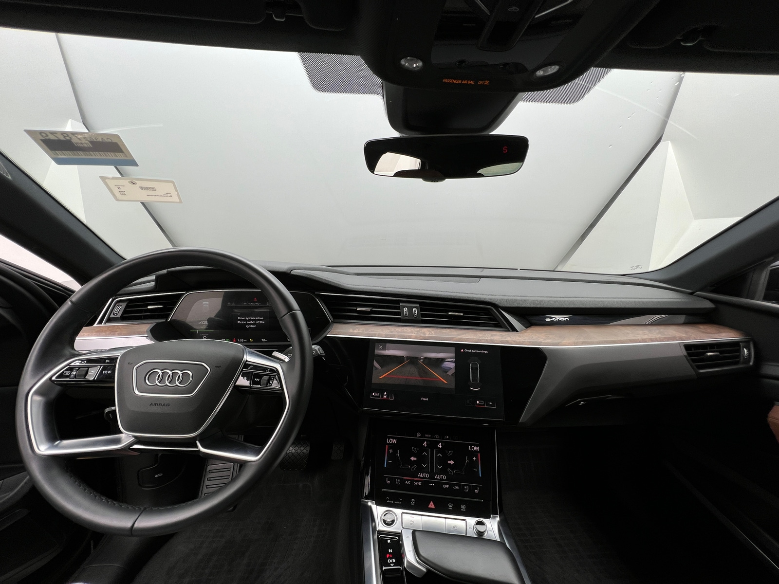 Thumbnail: 2023 Audi e-tron - 2