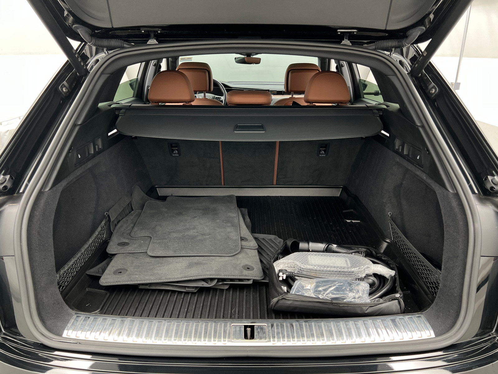 Thumbnail: 2023 Audi e-tron - 6