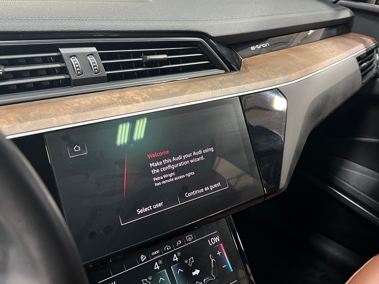 Thumbnail: 2023 Audi e-tron - 3