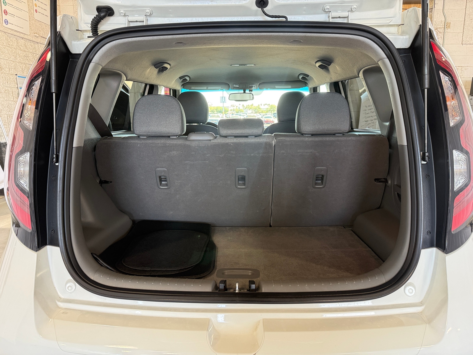 Thumbnail: 2019 Kia Soul EV - 7