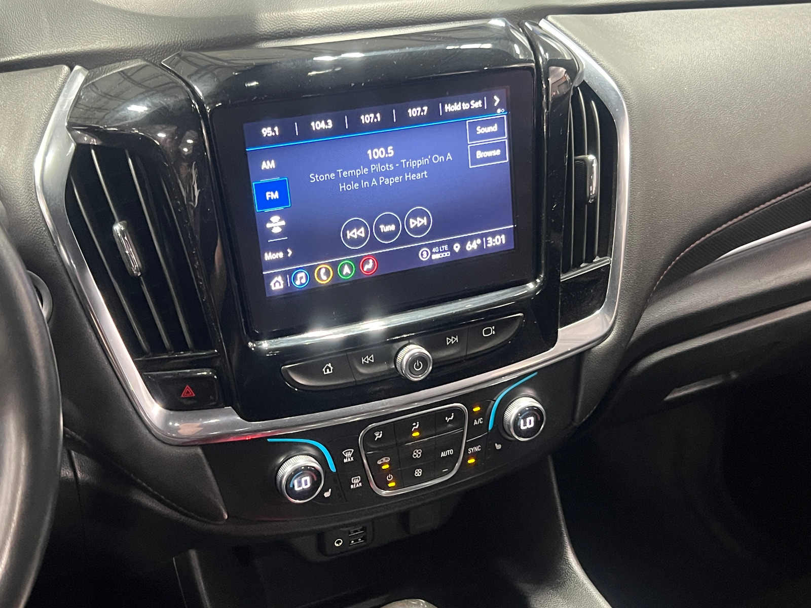 Thumbnail: 2022 Chevrolet Traverse - 3