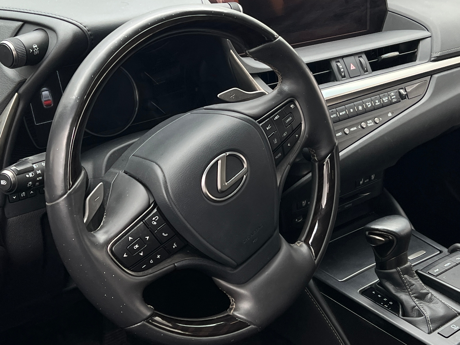 Thumbnail: 2020 Lexus ES - 4