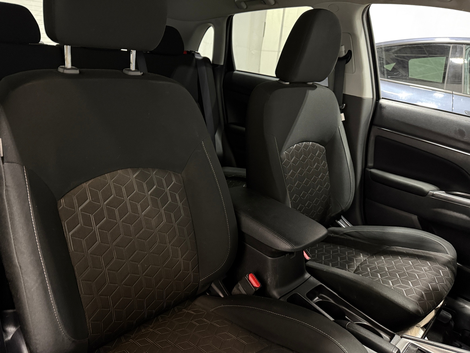 Thumbnail: 2024 Mitsubishi Outlander Sport - 2