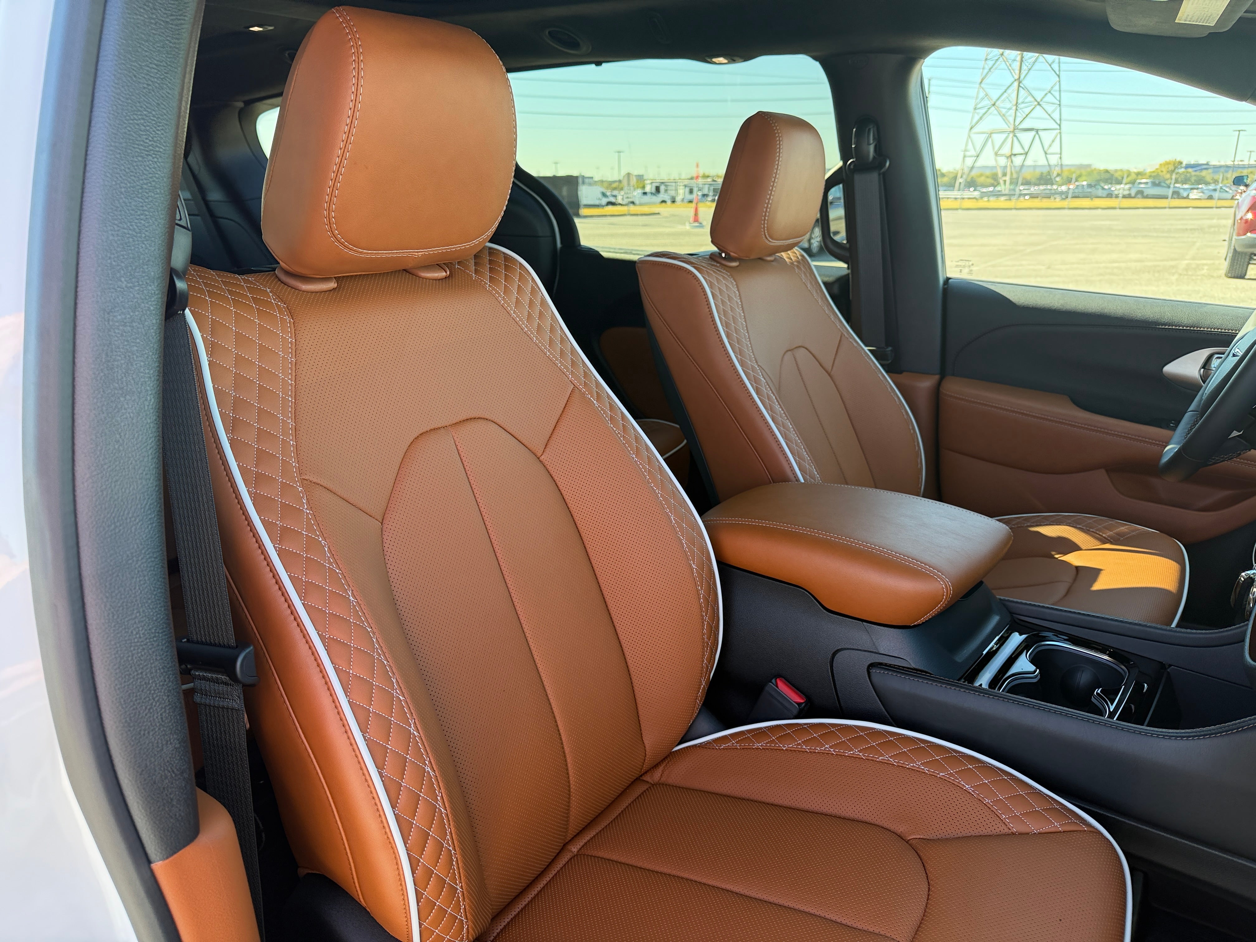 2026 Chrysler Pacifica Pinnacle's photo