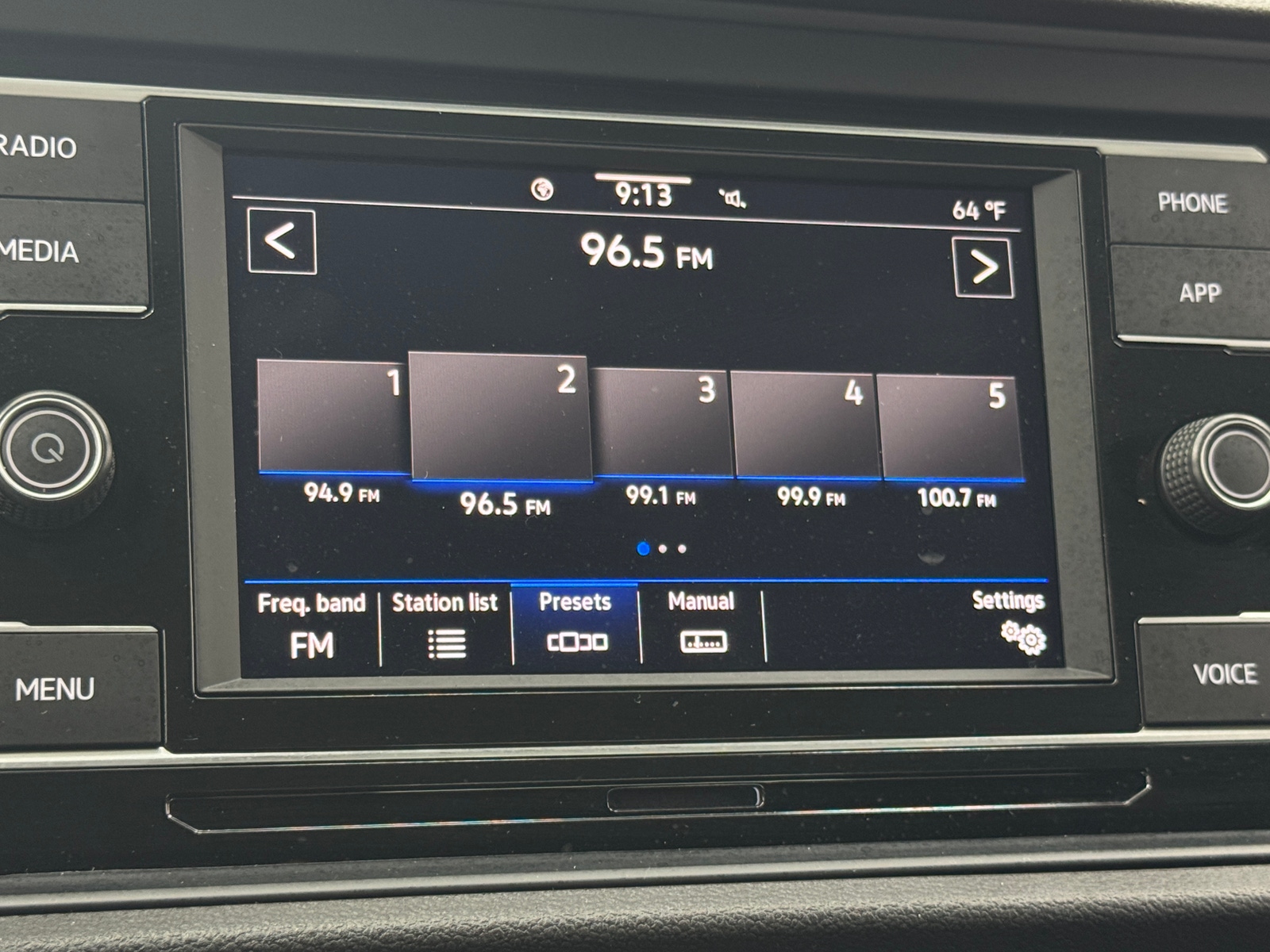 Thumbnail: 2023 Volkswagen Jetta - 4