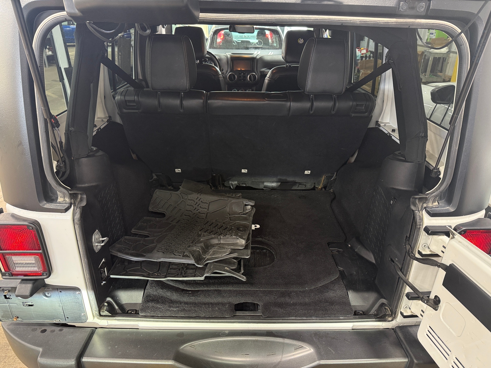 Thumbnail: 2016 Jeep Wrangler - 6