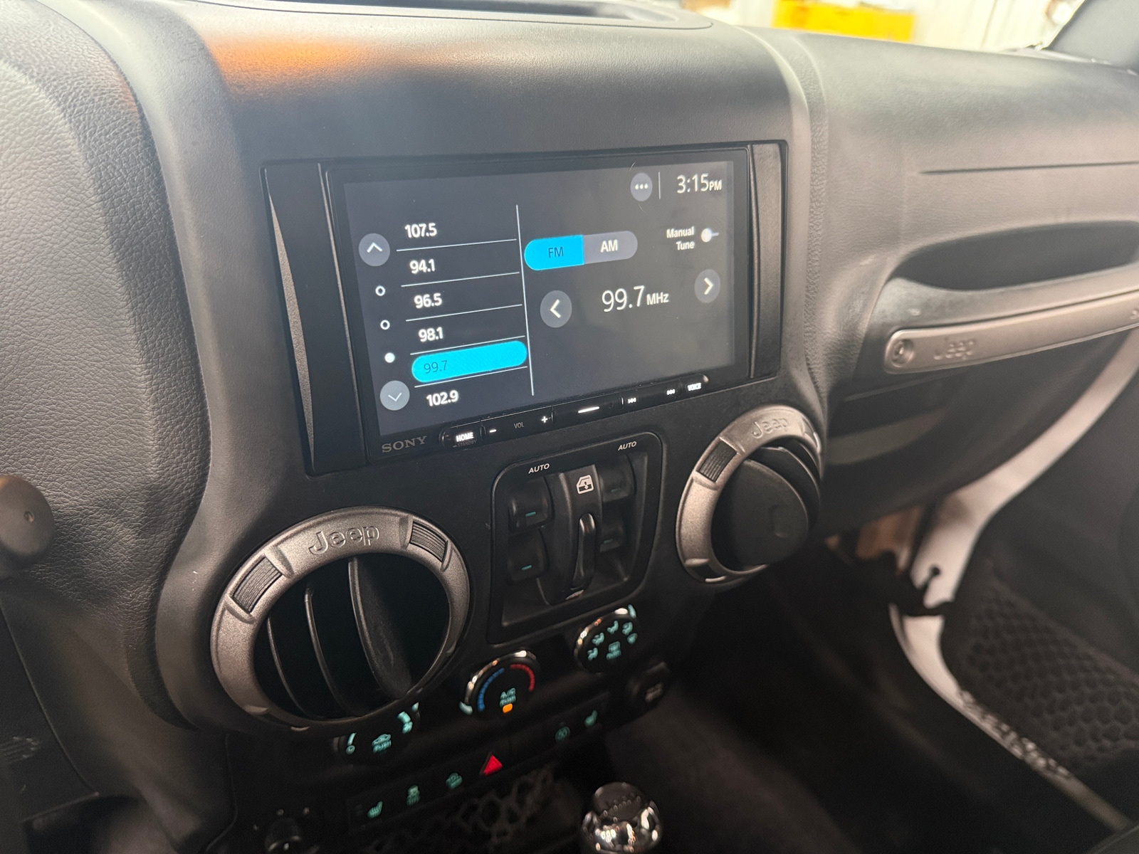 Thumbnail: 2016 Jeep Wrangler - 3