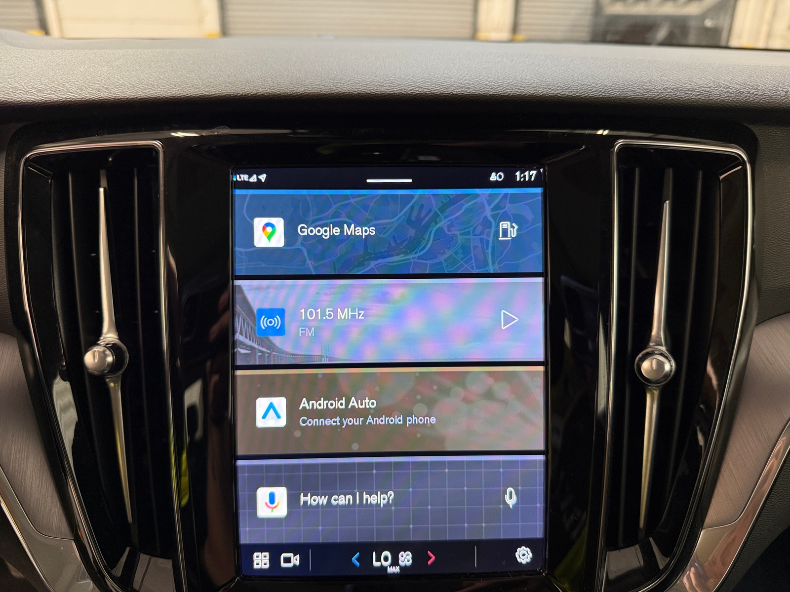 Thumbnail: 2024 Volvo S60 - 3