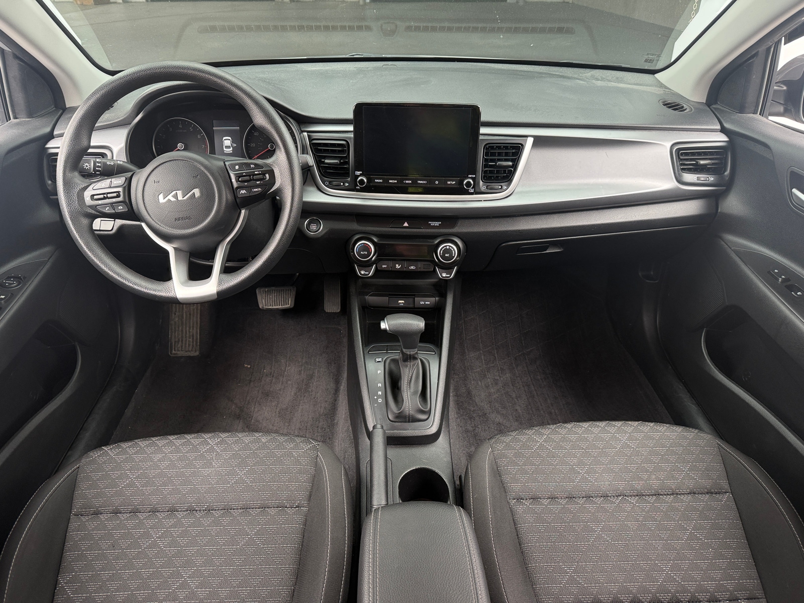 Thumbnail: 2023 Kia Rio - 3