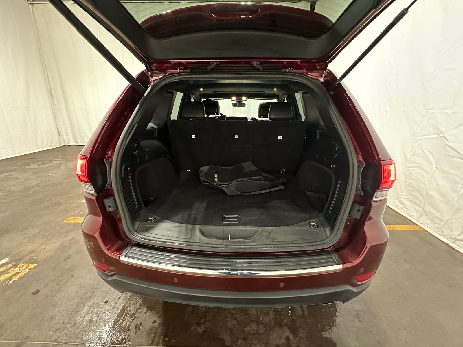 Thumbnail: 2020 Jeep Grand Cherokee - 6