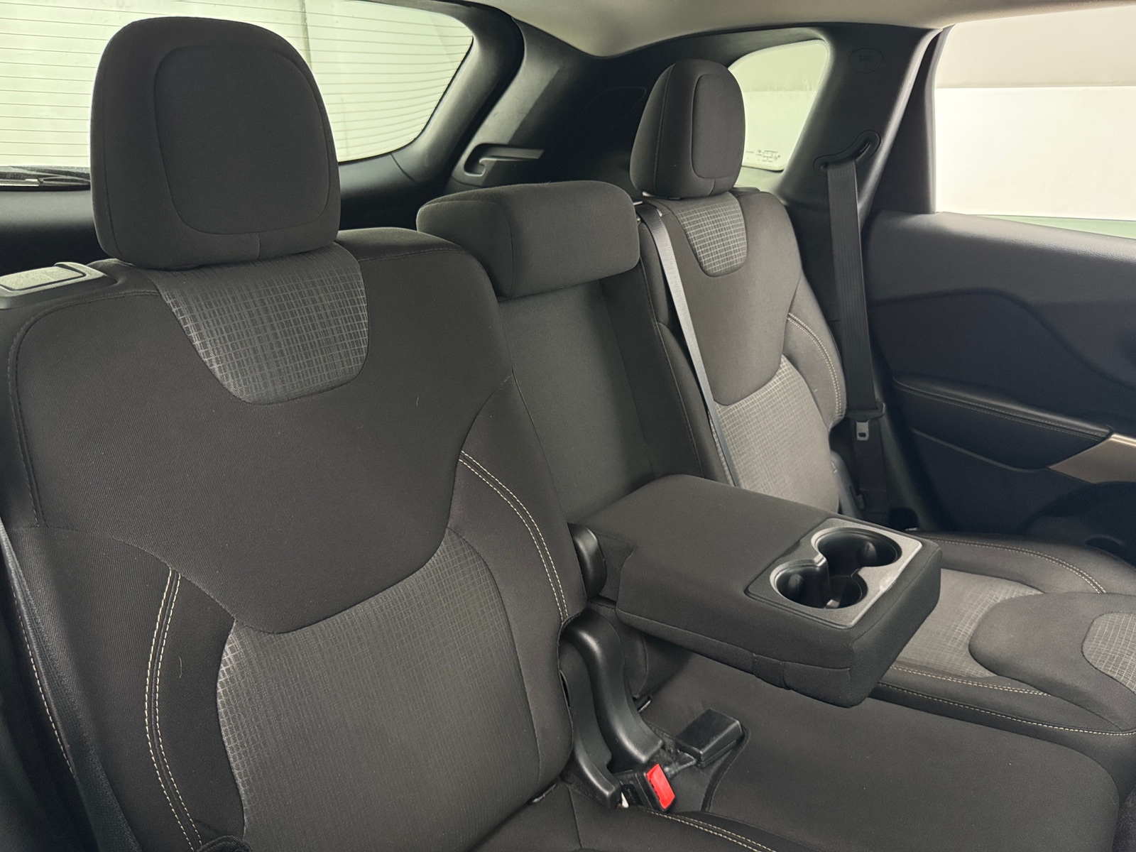 Thumbnail: 2017 Jeep Cherokee - 6