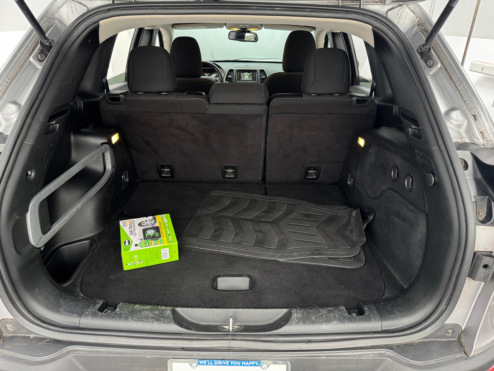 Thumbnail: 2017 Jeep Cherokee - 7