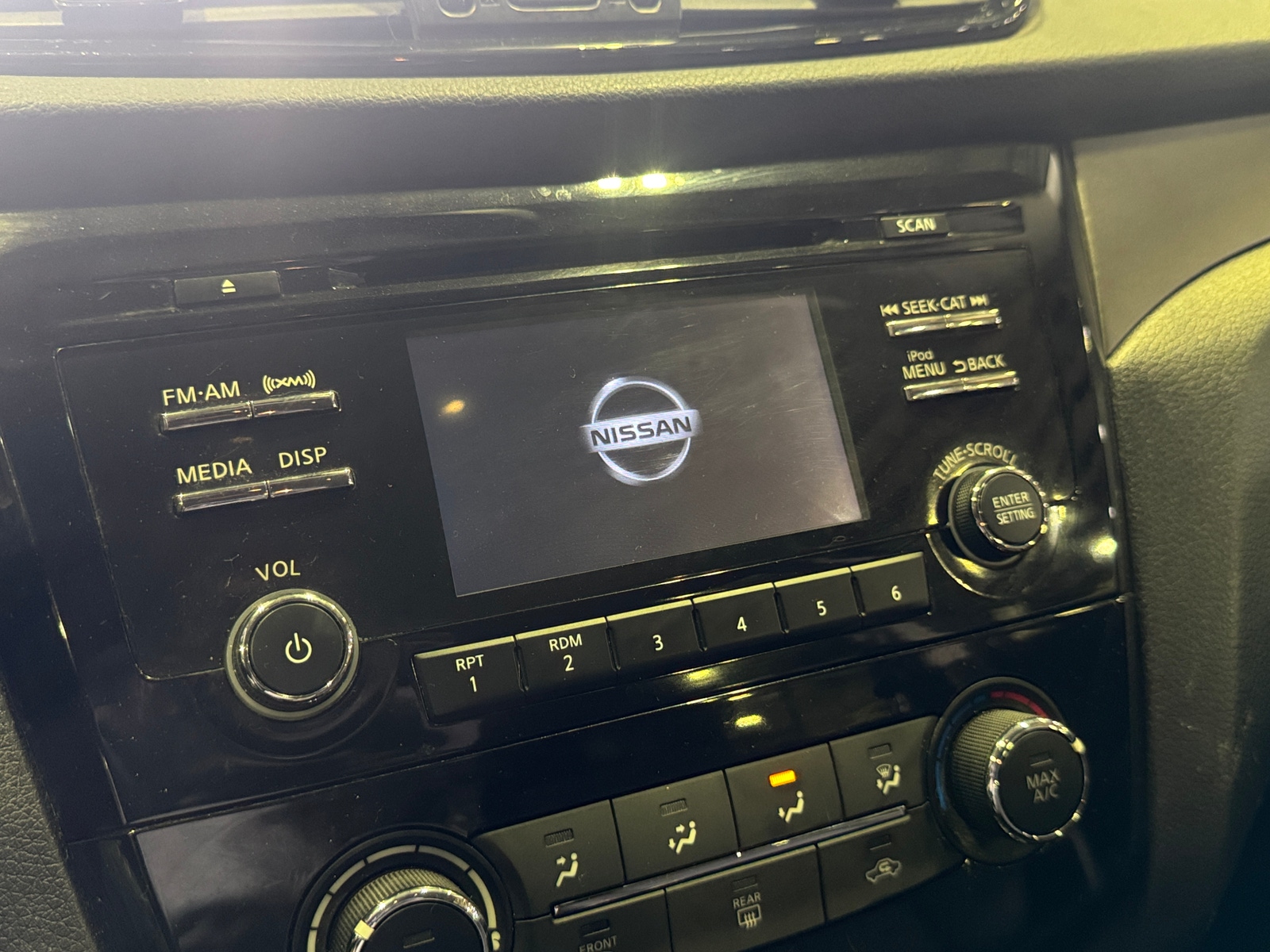 Thumbnail: 2018 Nissan Rogue Sport - 4